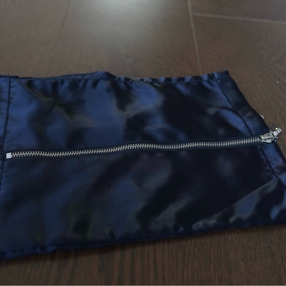 Youth in Balaclava trousers - Picture 7 of 8